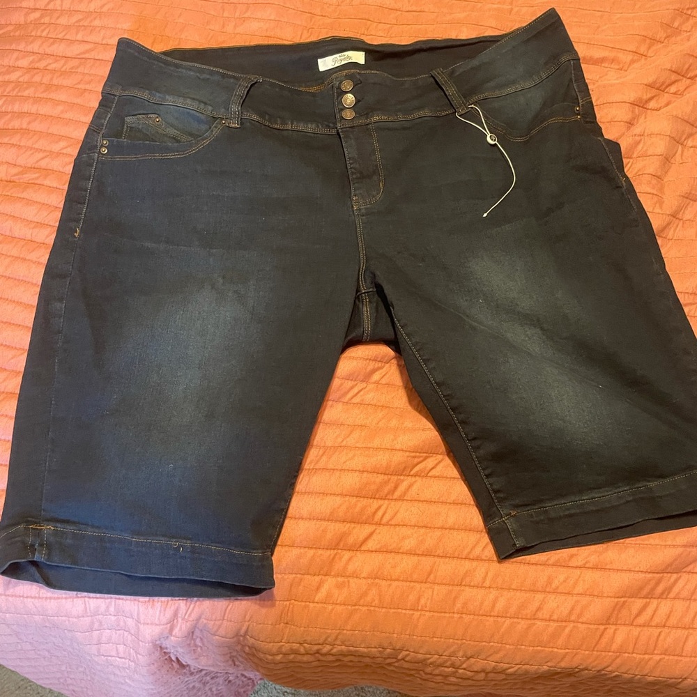 Plus size Bermuda shorts
